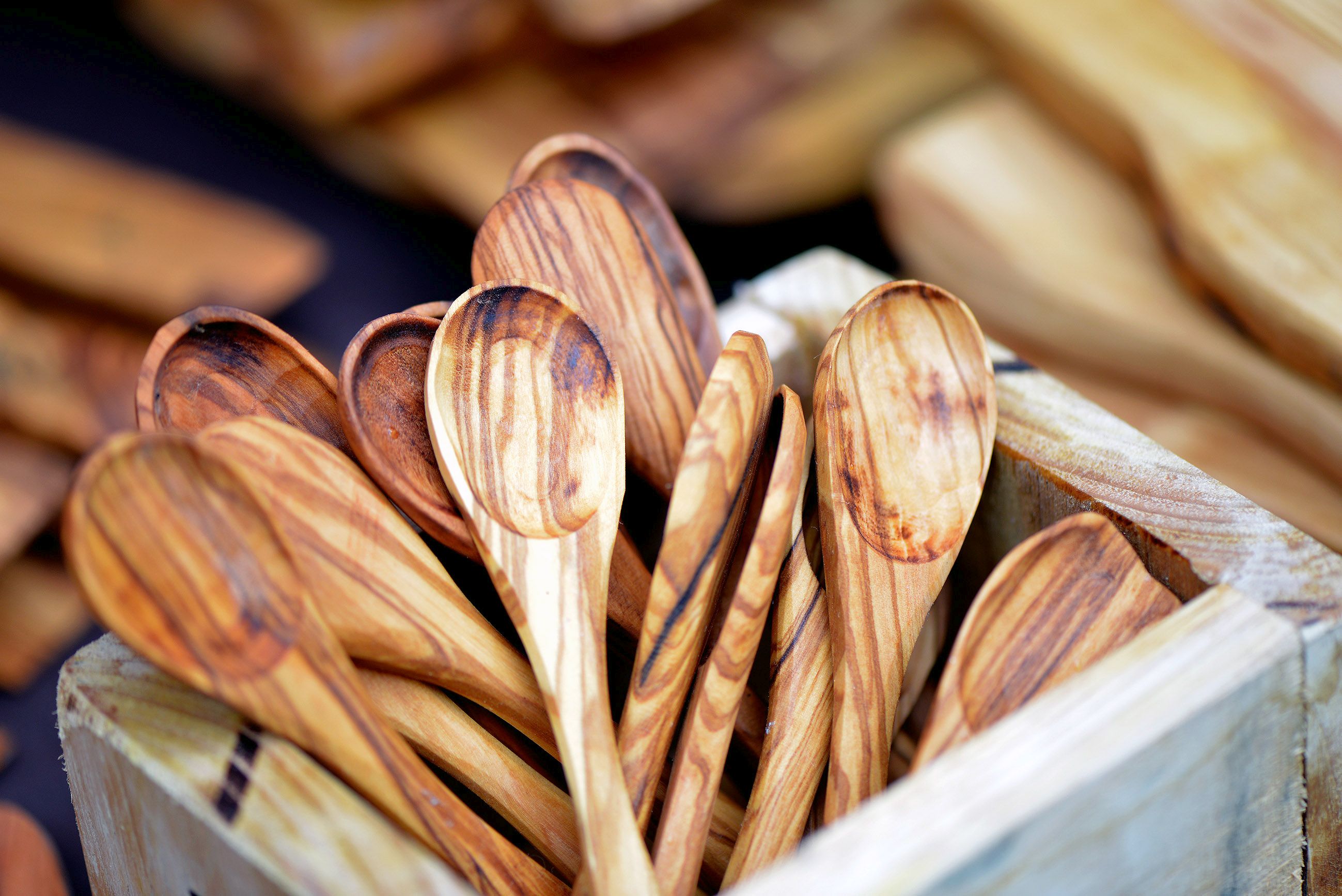 cucchiai da cucina artigianali in legno d'olivo